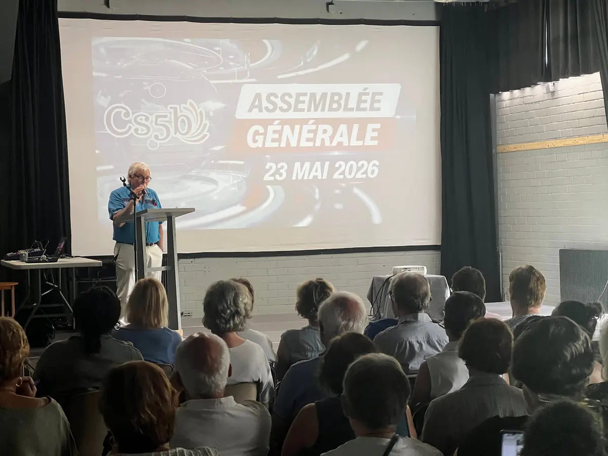 Assemblée générale organisée dans une salle du Centre Social